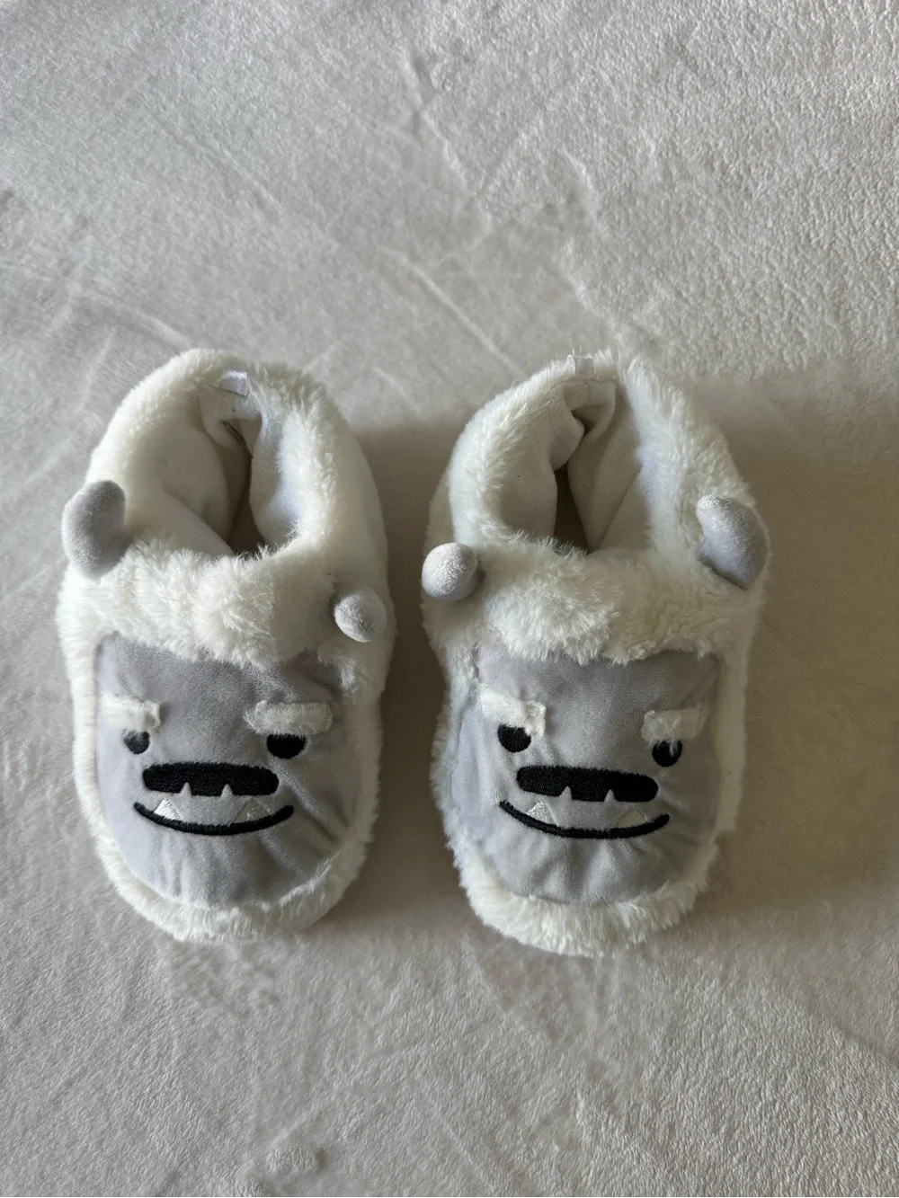 Old Navy Cozy Plush Animal Slippers - White and Light Gray